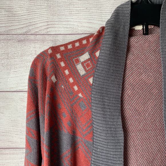 Pink Republic Gray and Red Geometric Southwest Cardigan Open Front Aztec Size M - Picture 11 of 13